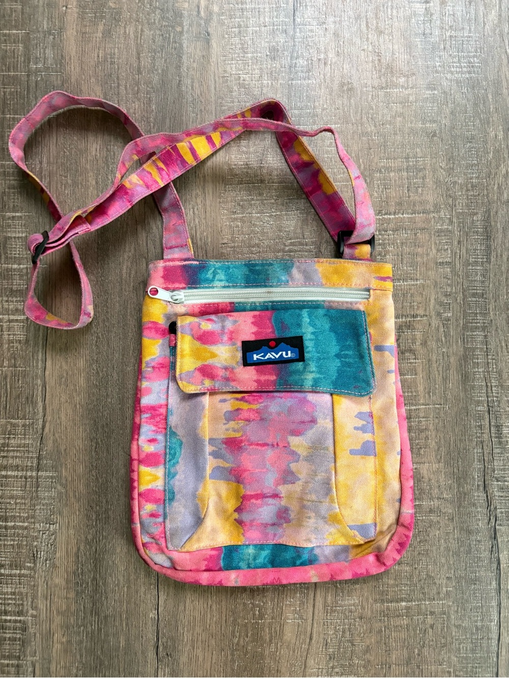 KAVU Kepper Tie-Dye Crossbody Bag